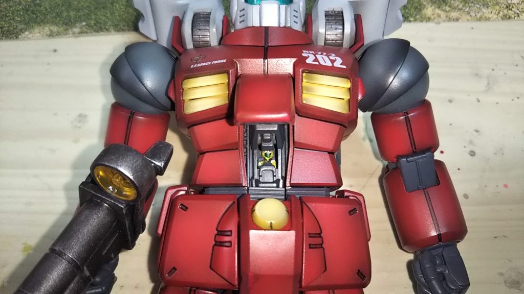 このキットには連邦軍のパイロットさん（黄色）がついています💦