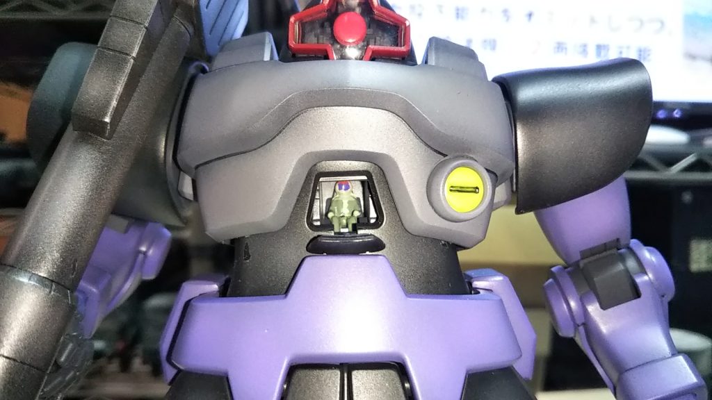 このキットにはパイロット(ジオン一般兵さん)がついています💦