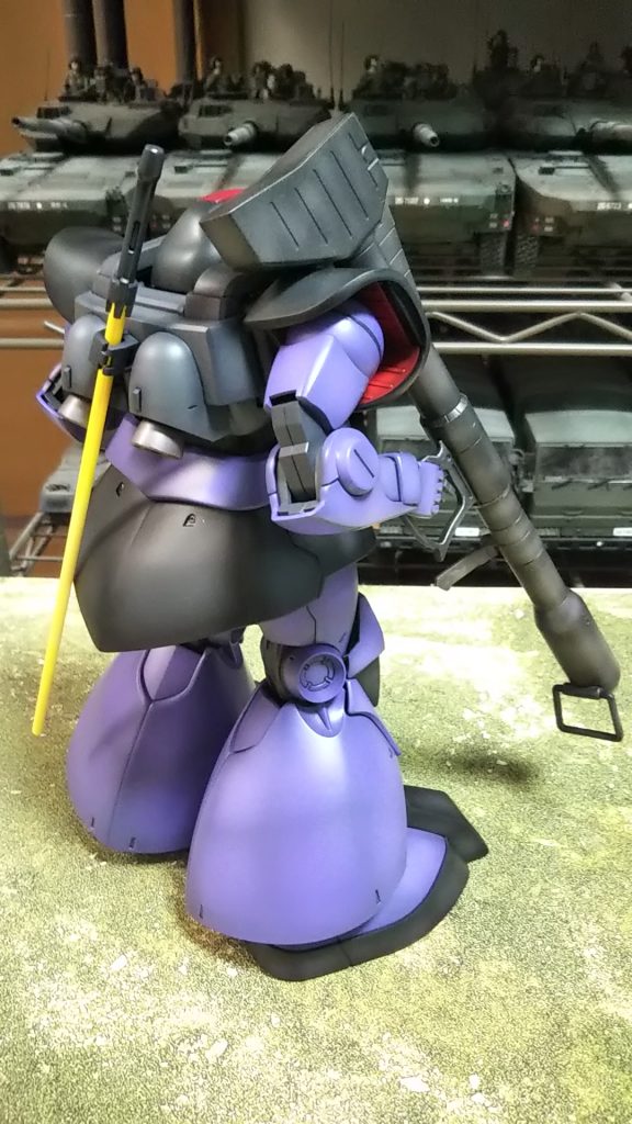 右ななめうしろ