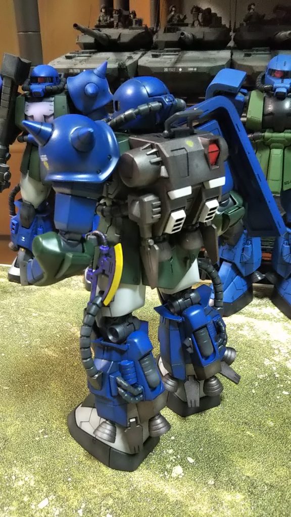 左斜めうしろ（メインカラーが艶ありブルーのため、あちこちテカテカです）つや消しスプレー吹きました💦