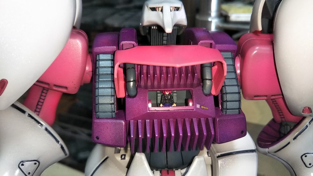 このキットにはパイロット（ハマーン様）がついています💦俗物め💦