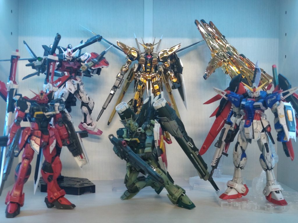 ひとまずSEED系RGルーム完成別の所に展示してるSEED系RGまだ有るので、気分次第で入れ替えもアリかな(｡⊿°」∠)ﾓｯﾓｯ