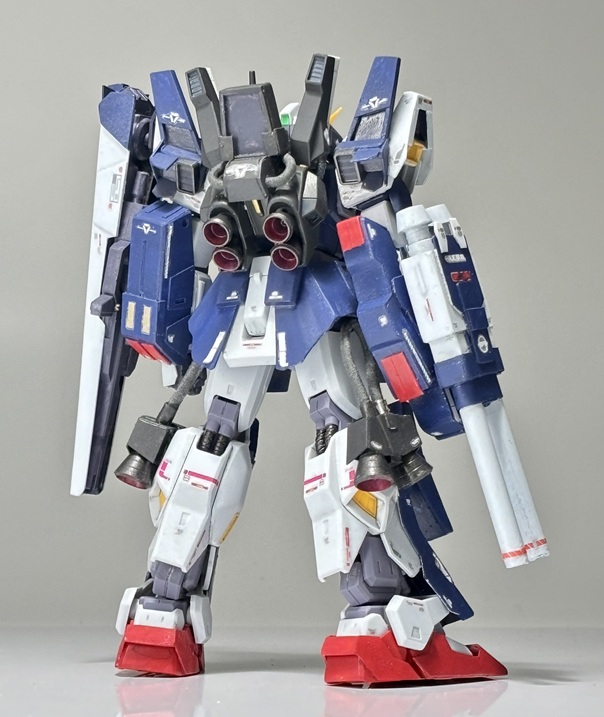 バックパックの上部ユニットもプラ板スクラッチ。動力パイプは裁縫用のゴムヒモ。