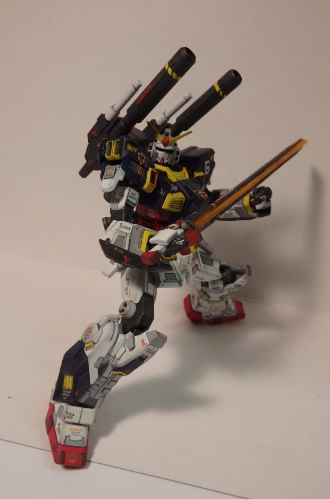 追加武装はジム用マシンガン、ハイパーバズーカー、それと若社長の部下の衝動買いで購入したロングヒートソード。