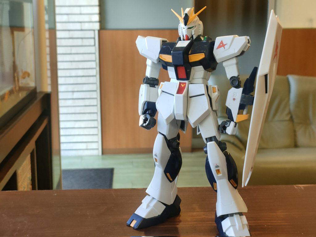 パチ組時（頂いた時の状態）がコチラ。最初見た時は頭が大きく感じたのですが、よくよく見ると胴体が短いのではないか？と思えました。あとは肩が少し小さいのと、左前腕が物凄く貧相に見えるのをどうにかしたいなと。上腕もちょっと細いかな？せっかくの古いキットですのでディテールアップはあまりしない方向で。