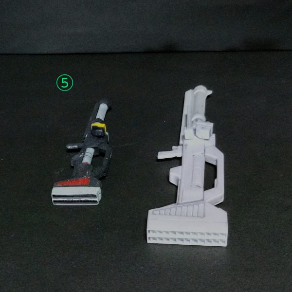 ガンキャノン武装製作その2でネタ武装を自作しました。①今回もネタ武装でみんな大好き大型兵器のRGM79F陸戦用ジムの主兵装のレールキャノンをサイズ拡大して製作しました。②今回も積層プラ板削り出しで、過去に製作した物を縮尺1.5倍の寸法で作りました。③で完成でサイズ感の比較を🤣④‚⑤でレールキャノンの詳細を🙏前に製作した時より確実に技術が上がったかと思います😊武装製作その3へ続く🙏（6枚目）