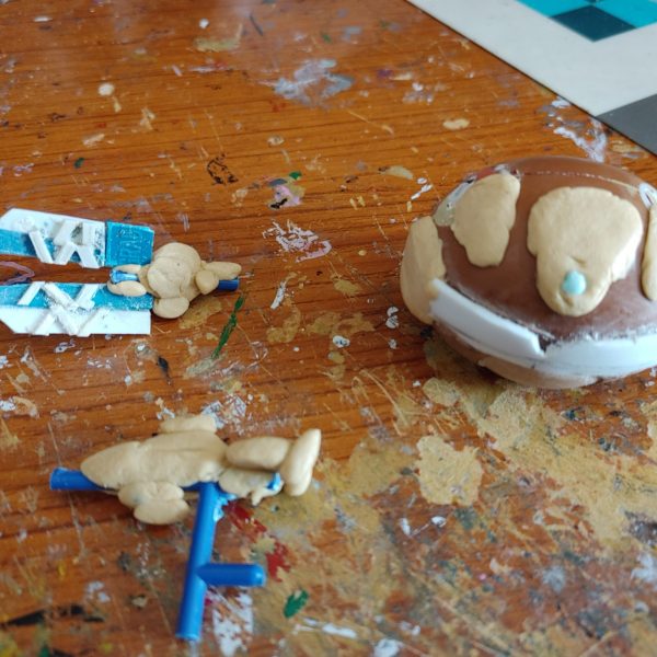 エポキシの途中まで行きました。ただ、パテが切れて、中途半端に。さすがに、放送開始までには…^_^;（2枚目）