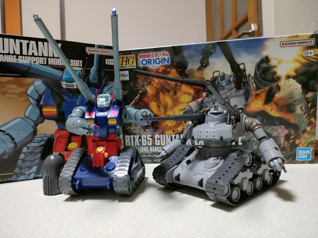 正月に妻が作ったノーマルのガンタンクとツーショット手についてるランナーはネイルだそうです(笑)