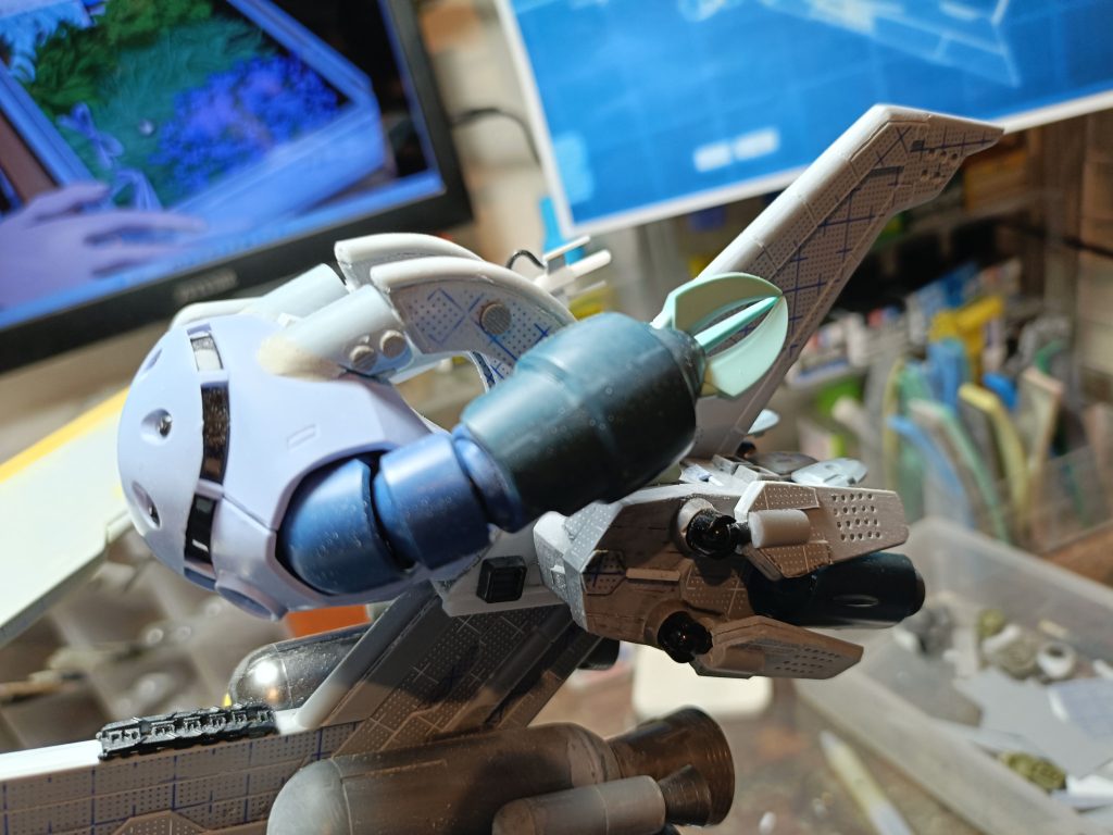 ゼーゴックはまだ作りやすかったのですが、背中のダイブ・マヌーバー・ユニットとの接続調整が難しかったです。