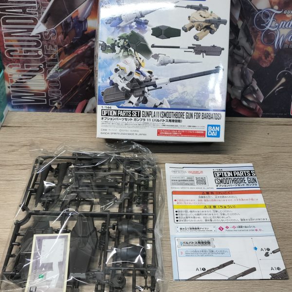 進捗状況6、写真を撮り忘れましたが、頭もバックパックも取り付き、ひとまず組み上がりました。後はオプションパーツセット11から、シールドとライフルを制作します。（2枚目）