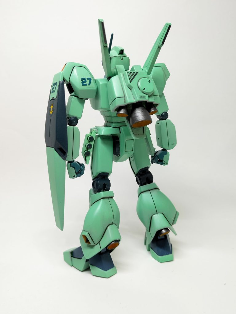 バックショット✨️多数のバーニアと丸みのあるふくらはぎの造形がかっこいいですね(gundam-kao6)