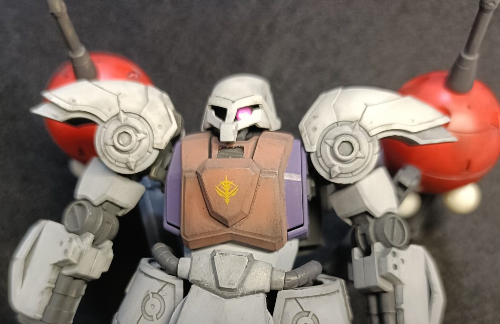 バストアップ。ガルス系特徴の胸ミサイルポッド部を撤去して、無理やり関節を仕込んでスマートな印象にしました。スマホなんで接近しすぎるとボケますね。。