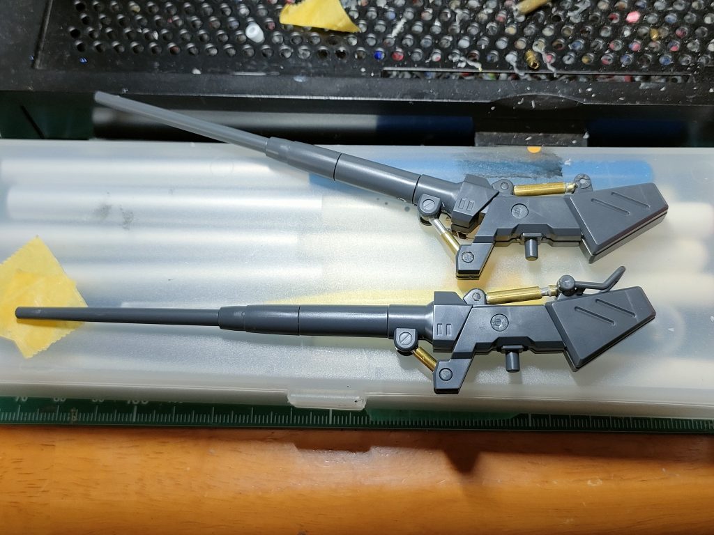 工作は砲の下側シリンダー部が何故か割れてたので統一するために全てのシリンダーを真鍮パイプとアルミ線で作り直し。破損状態の写真撮り忘れちった(笑)ここって割れやすいのかな?