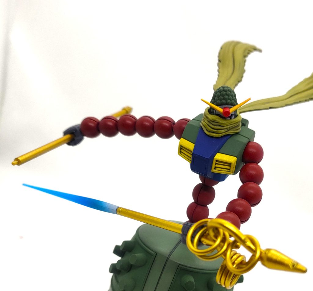 動きあるスカーフや、ギミックがある武器などありポージングが様になります。