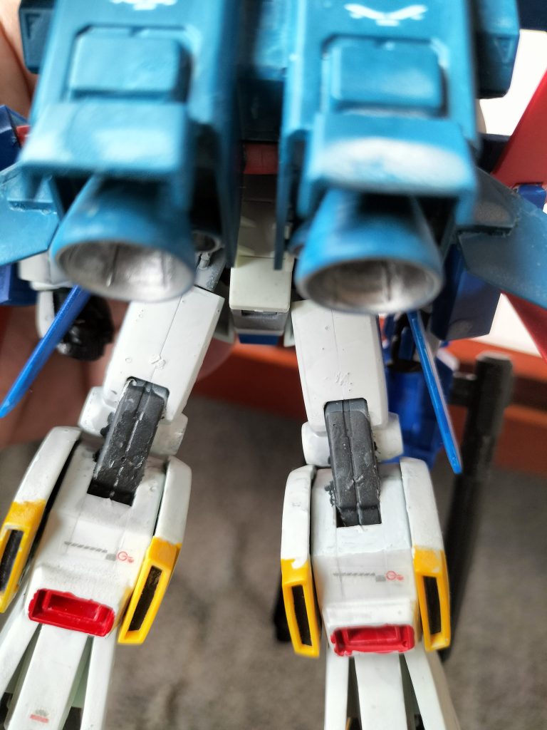 塗り方が汚いですけど、膝関節の内側はグレーに