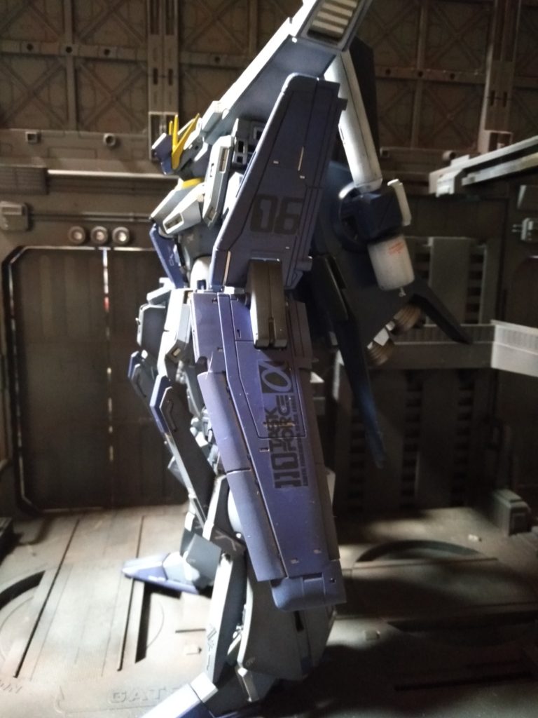 まぁ砲撃の専門家とはいえ、ビームサーベルが装備されてたら、MＫ‐Ⅴとの接触戦闘時にコクピット周辺をブった切られて、戦死は少し延命したのかも・・・ね？