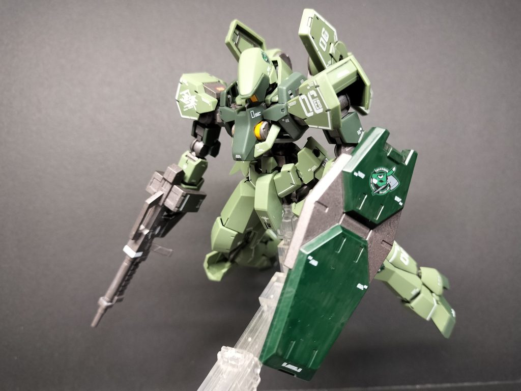 シールドはオプションパーツから持ってきています。ショートバレルタイプのライフルは面倒だったので、撮っていません。