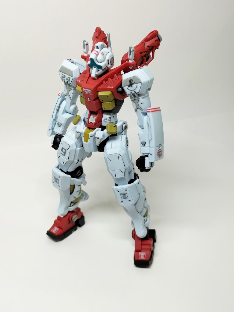 パチ組ゲルググを好みな感じに部分塗装✨️赤と黄色の色味を若干変えています。センサーとバーニアは蛍光塗料を塗ってます(gundam-kao6)