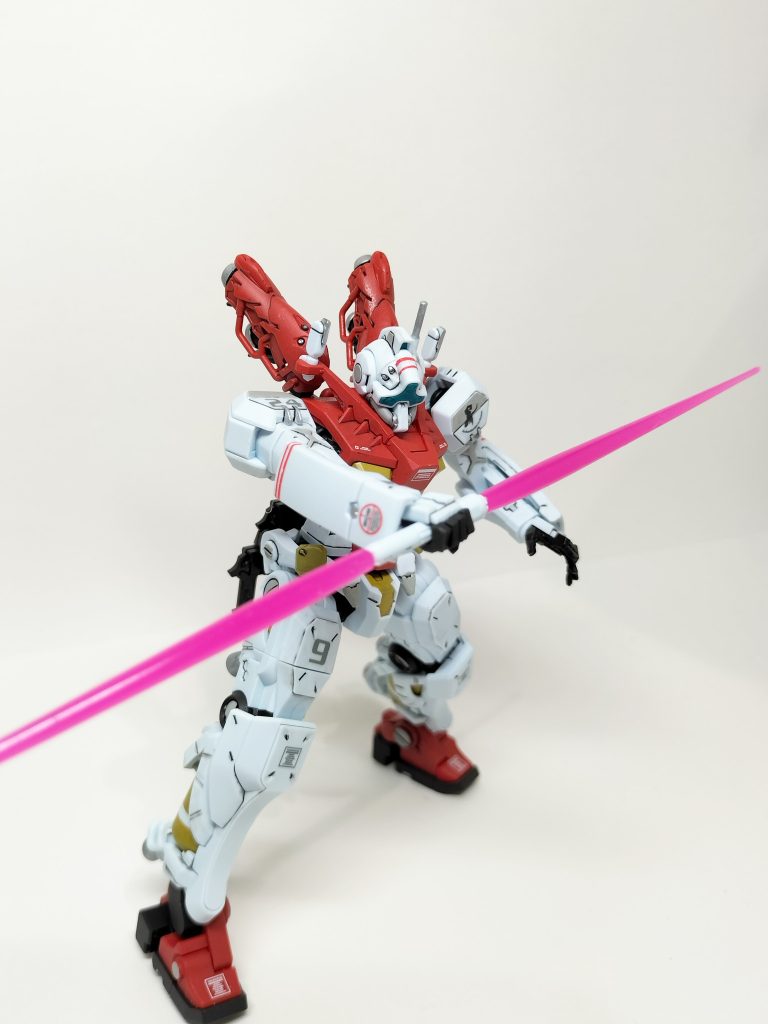 ツインサーベルギミックはゲルググ味を感じる数少ないポイントですね笑