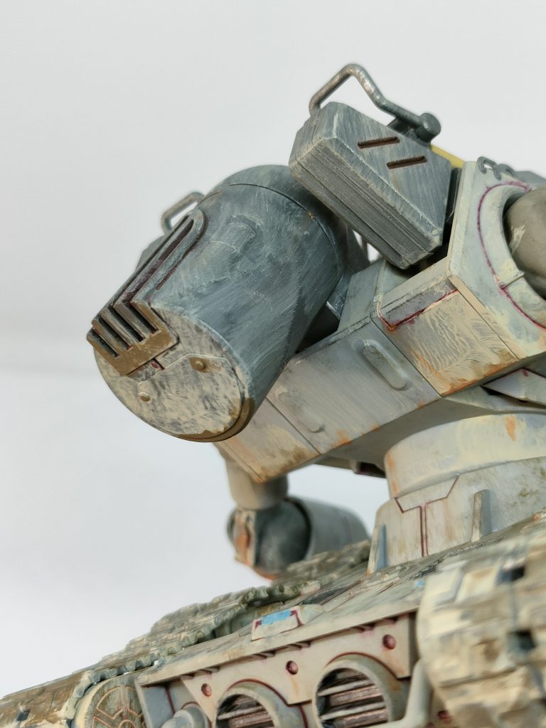 ほぼ見えない部分ですが背中のタンクの下側がかなりお気に入りポイント少しウェットな感じ