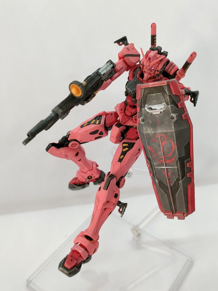 シールドのデカール本当に貼るの難しすぎる問題付属のシールなんて更に難しすぎ(笑)