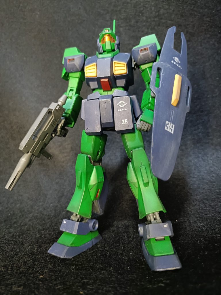 ネモ正面。全塗装素組です。数ある量産機の中でも弱そうでいい味出してますｗ