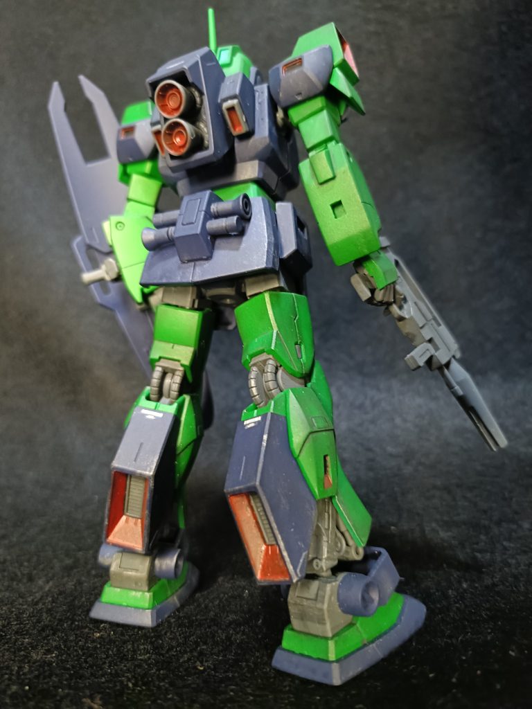 ネモ背面。スラスターの塗り分けが意外と大変。使わなかったけど付属シールは優秀ですね。