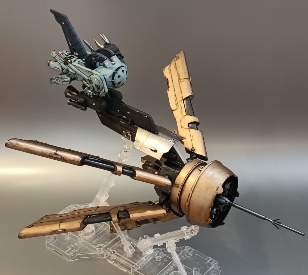 3年ほど前にガンプラ飢餓時期にたまたま模型屋さんで売っていた量産型ズゴックを見て、買おうかどうか迷いました。これを買ったらやるしかないよな・・・って勝手に思ってしまいました。で、やっと作成したところです。