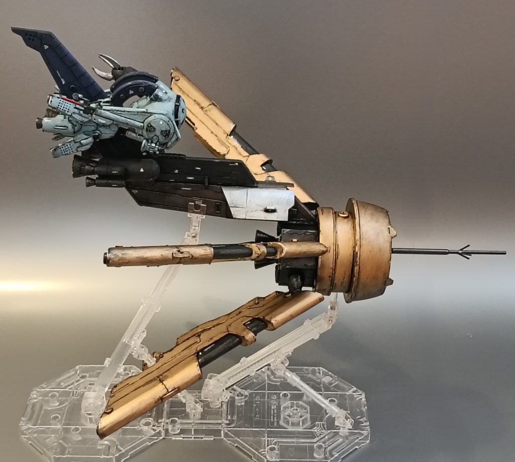 クーベルメの5本のプロペラントタンク(?)は折り畳み可能でしたが、重さを保持するために固定にしました。