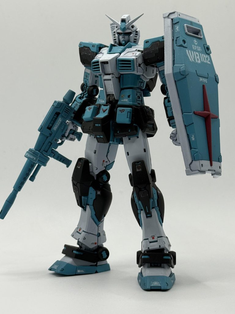 RGガンダムは無印だけしか作ってなかったので初の2.0だったけどやっぱりRX-78は何度作ってもカッコいい惚れ惚れするほどに完成されたプロポーションで作ってて楽しかった