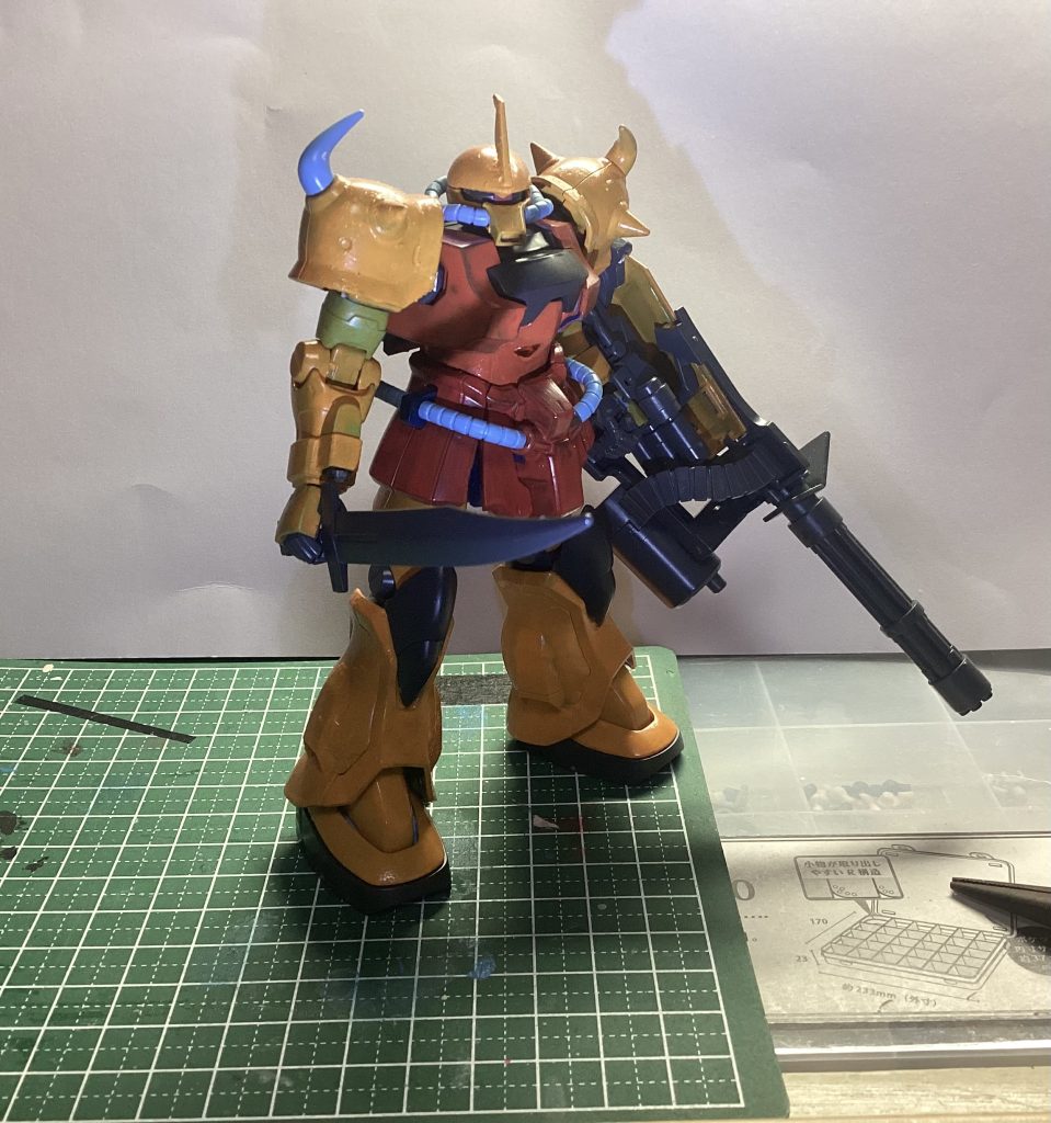 今回の使用キット〜HGUCグフ・カスタム(ジャンク品)のみで主に使用した塗料は水性ホビーカラーのハイネ専用オレンジを使いました