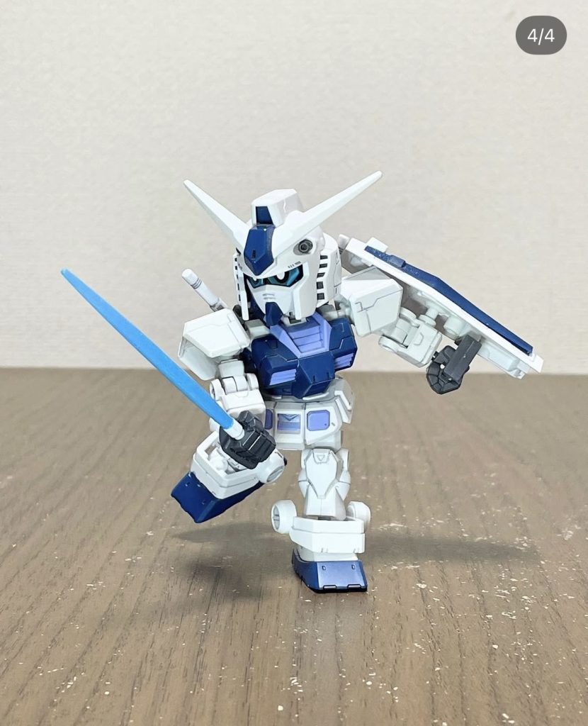 片足立ちもできるので斬撃ポーズもバッチリ