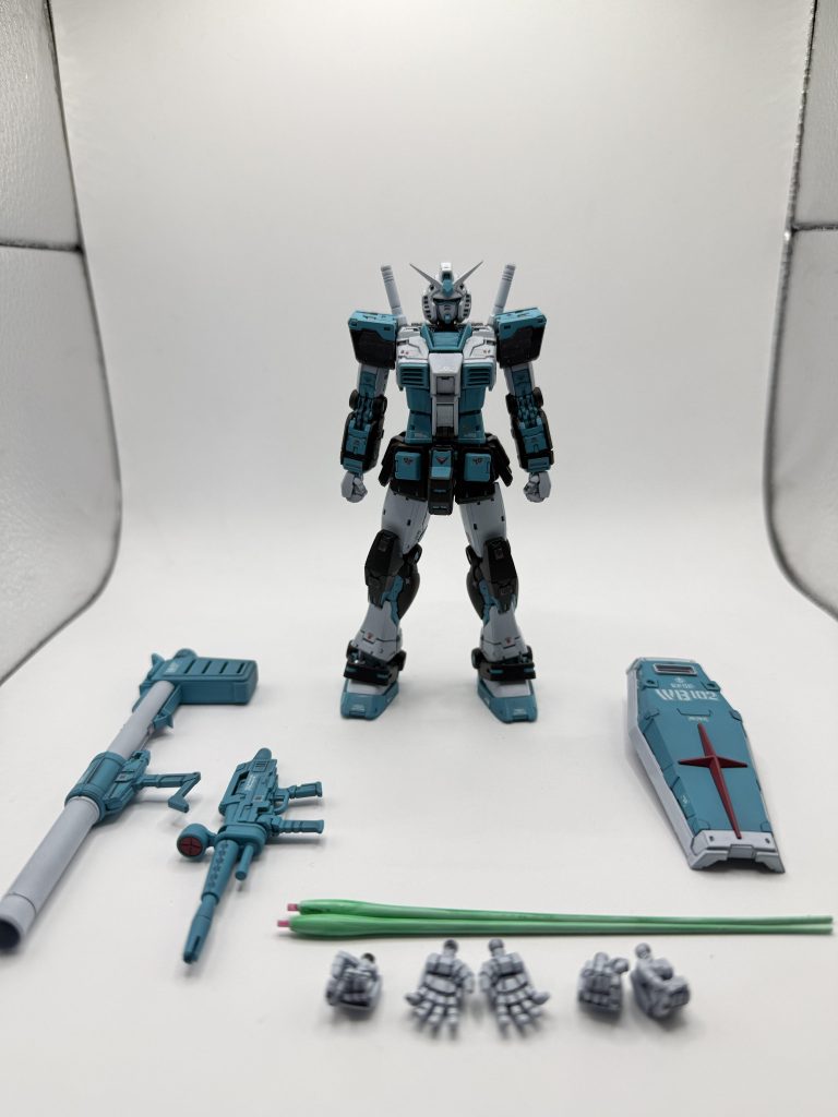 装備一揃いRGガンダム　初音ミクカラー(あとザクも)の再販待ってますよバンダイ様