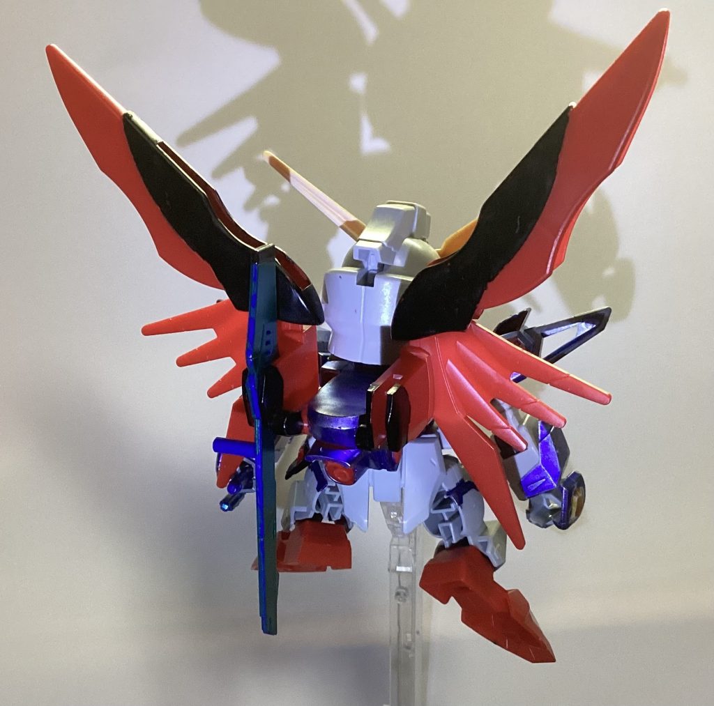 ですが足や腕、腰などかなり動いて本家っぽい動きもできてしまいます!塗料は主にガンダムマーカーを使用しています(と言うか当時はガンダムマーカーしか使えなかったのは内緒)