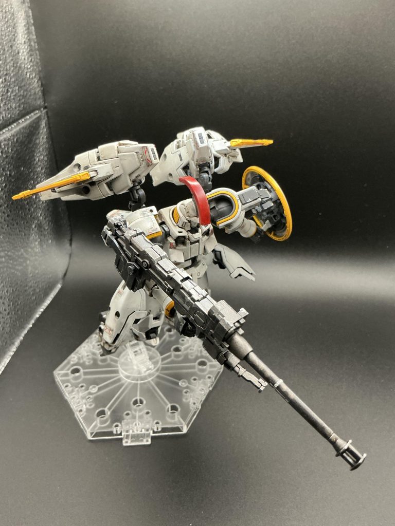 サンクキングダム上空では主に空中戦、ボディはそんなに汚れないだろうが、対空砲を全て回避できる事はないだろう。と妄想してあります。