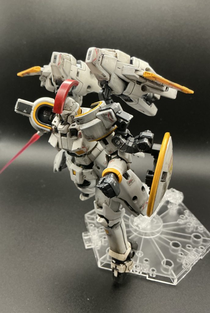 南極戦ではヒイロのヘビーアームズが弾切れでビームサーベル抜いた時はドーバーガンをパージしました。ゼクスは甘さと言っていますが、漢らしい。