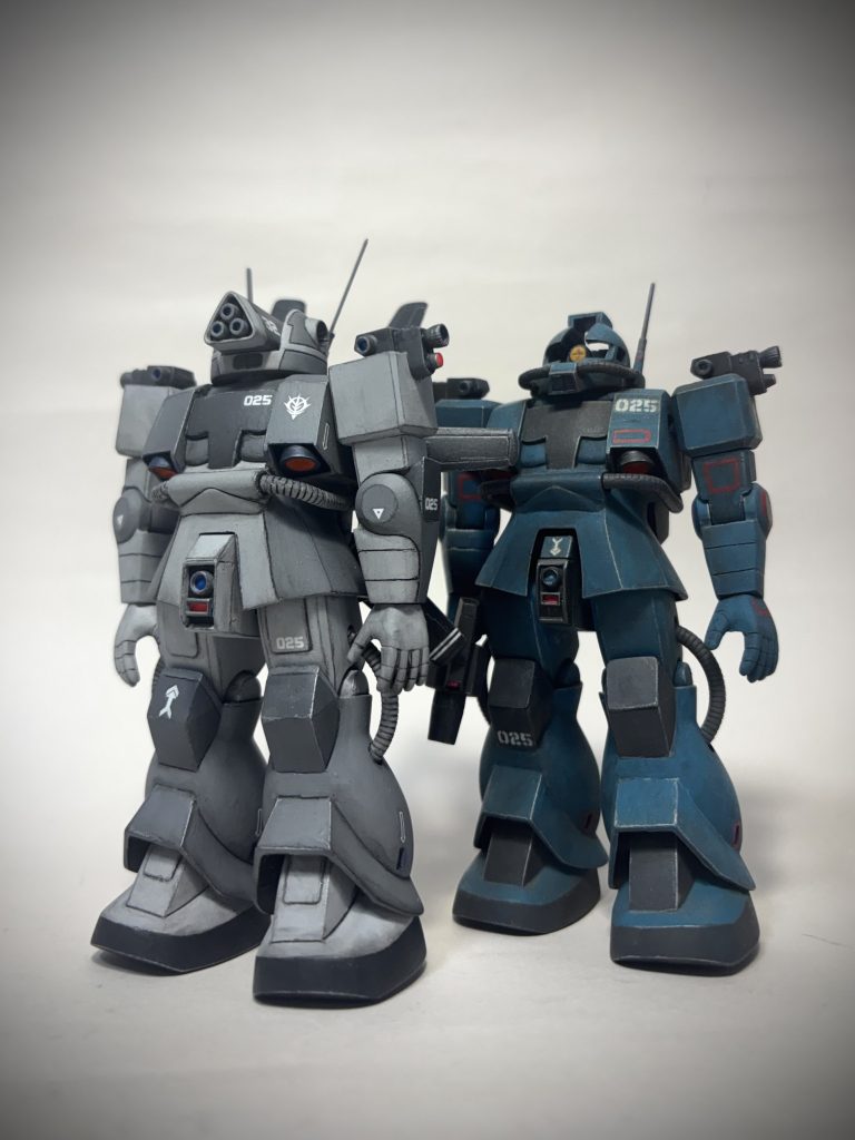 以前作成した強行偵察型とならべて。デカール数字がお揃いなので同一部隊っぽいです。