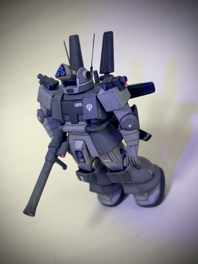 巡航偵察を意識しての一枚。イラストみてたらどうしてもバズーカを持たせたくなってしまい、旧キットの武器セットを買いました。他の武器は後日の作品で登場させます。最後までご覧いただきありがとうございました。