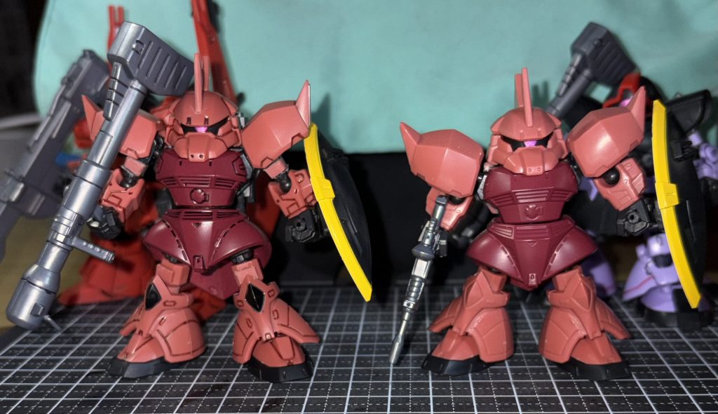 ノーマルとの比較です。二の腕と脚部延長し腰関節を左右ではなく前後可動にして約1mm延長してあります。かなりプロポーションに違いがでました。&nbsp;