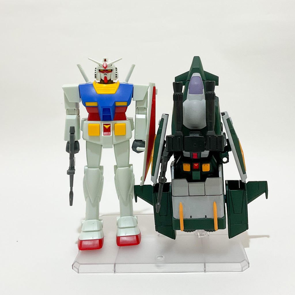 　BMC 1/144 ガンダムリバイバル版との比較。結構大きいですね。