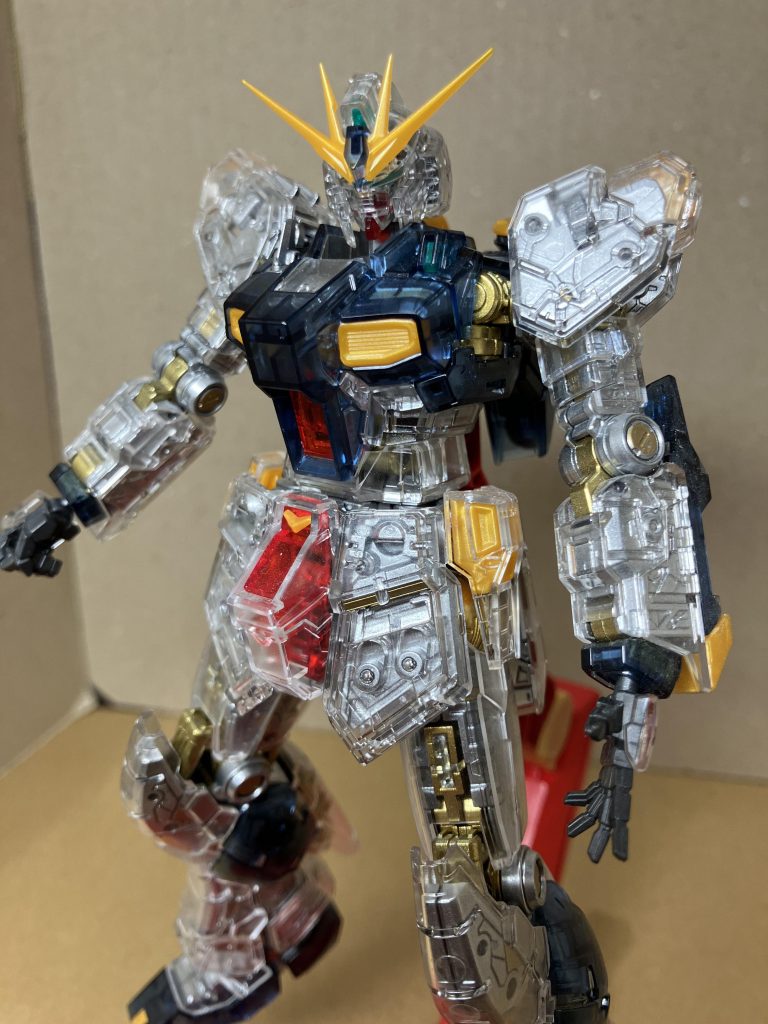 内部フレームをガンメタ、シルバーやゴールドで塗装しました。