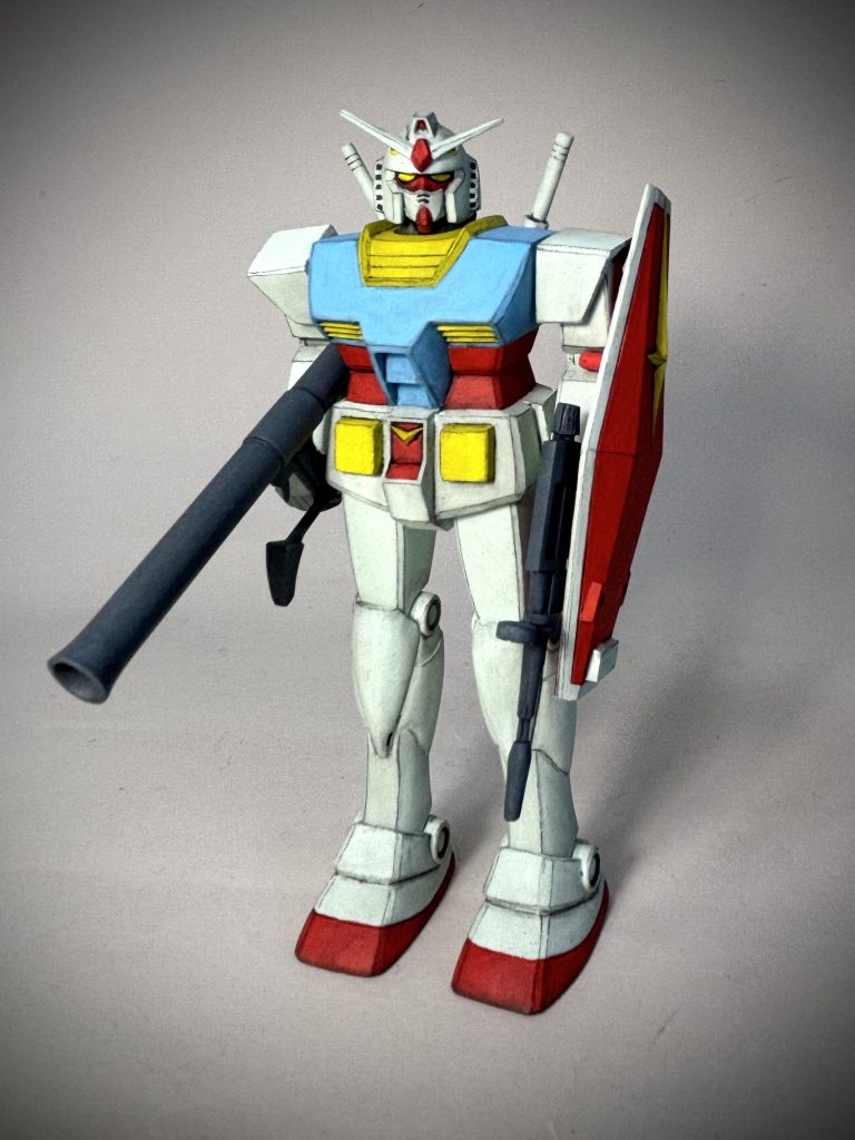 ガンダムバズーカは今回無加工。手首パーツを改造しようか迷っていますが、ひとまず小脇に抱えて雰囲気が出るので、とりあえず放置しています。