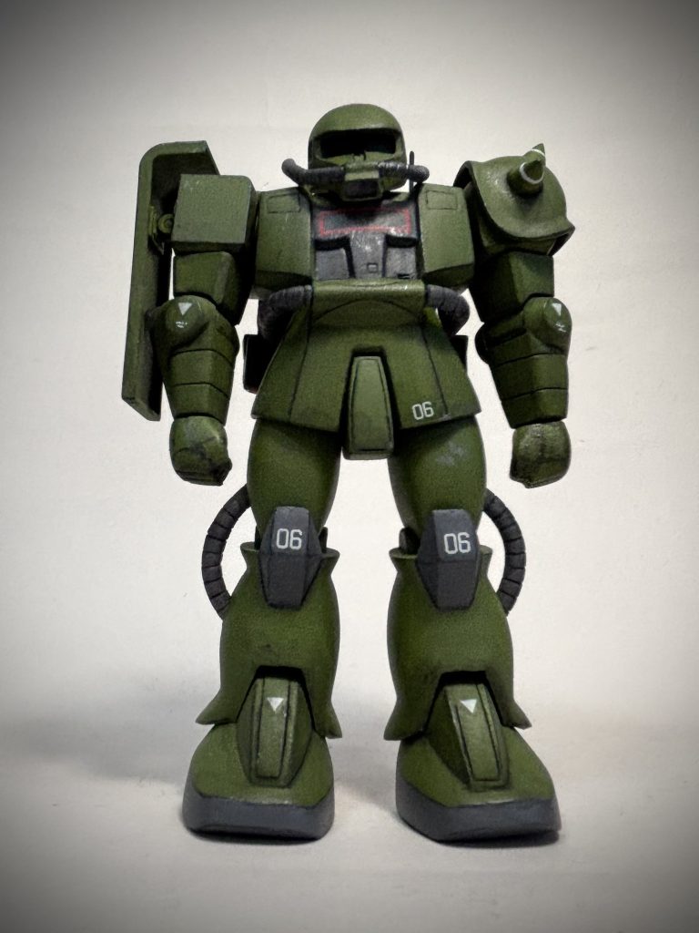 ツートンはやめ、オリーブグリーン一色です。モノアイも入れるのを今回やめました。