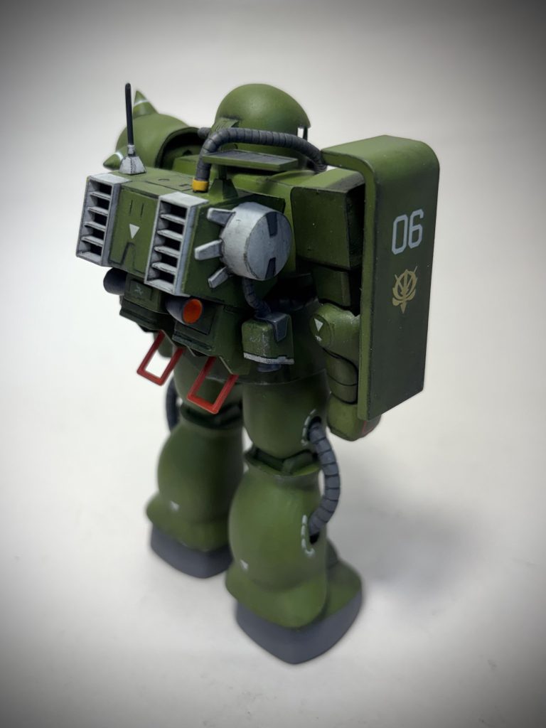 右斜め後ろから。シールド稼働も良いですね。