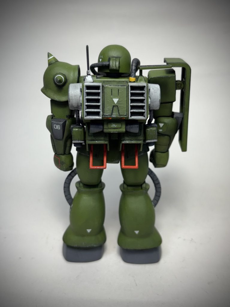 バックパックの造形が見事ですね。ハイドポンプはすべて格納しました。見えないのでひとつとっておけばよかった笑