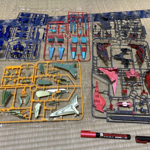 キルケーの魔女を見て、「やってみるさ！」の合言葉を貰えたので、色々やってみようとチャレンジ中。希釈もせずに、下記を筆塗り・・・・。だってやってみたいんだ！ガイアノーツ33137 [137 プリズム パステルターコイズブルーイエロー]ガイアノーツ33139 [139 プリズム パステルミントグリーンブルー]ガイアノーツGP-05 [ガイアカラープレミアムシリーズ ウルトラマリンブルー 30mL]（2枚目）