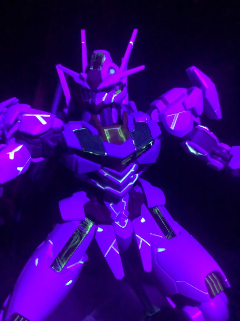 蛍光塗料で墨入れ　エアリアル