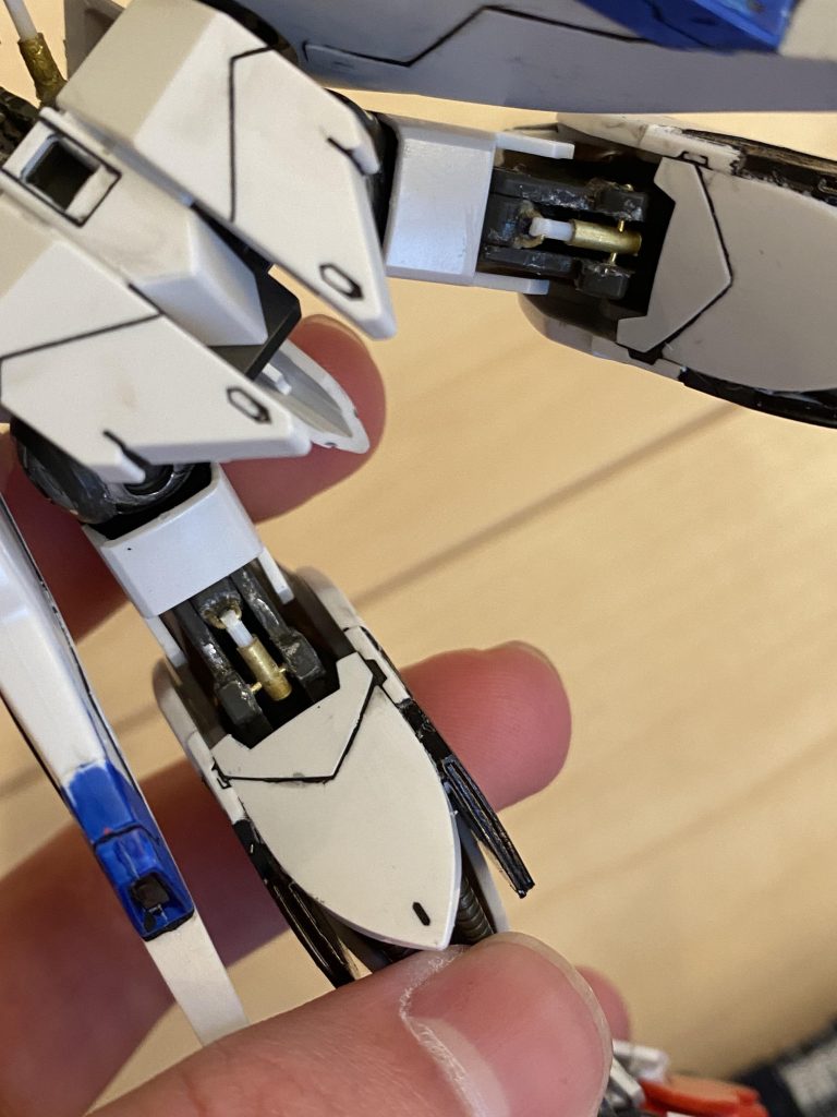 足のやつ。ここがいっちゃん面倒。パイプがめっちゃ取れる。