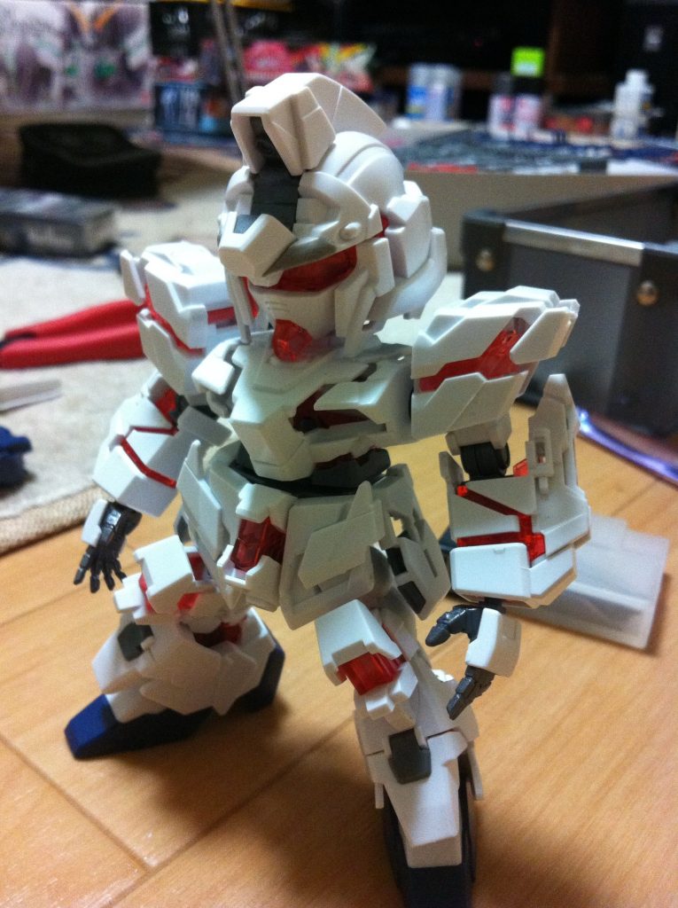 ヒサシをパテで整えて