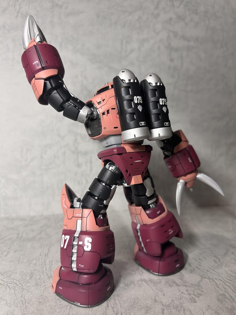 バックパックのエンジンはあえて黒に塗装し全体が、引き締まって見えるように工夫してみました。